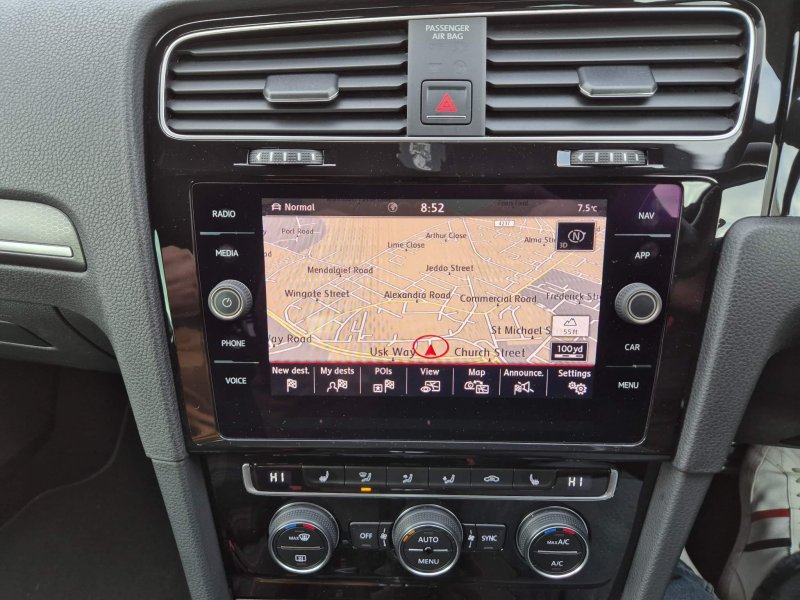 VOLKSWAGEN GOLF