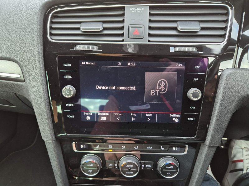VOLKSWAGEN GOLF