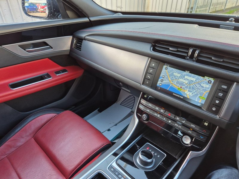 JAGUAR XF