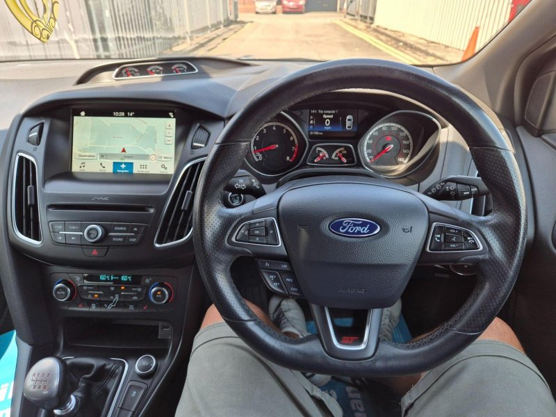 FORD FOCUS