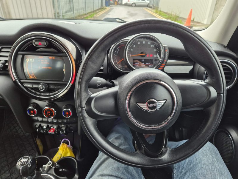 MINI HATCH