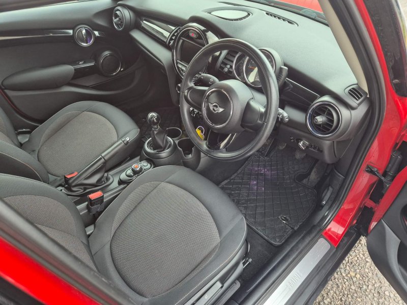 MINI HATCH