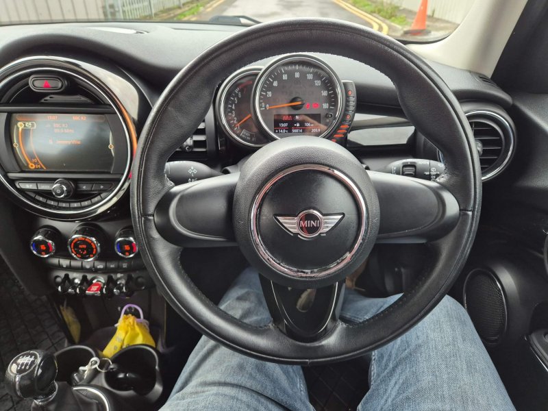 MINI HATCH