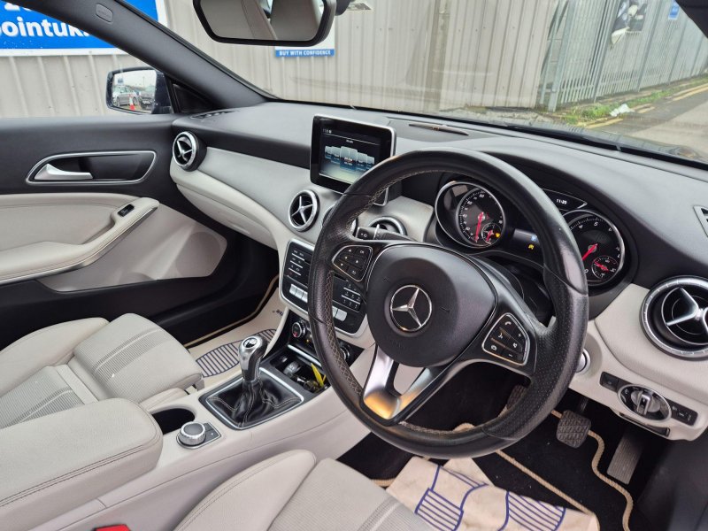 MERCEDES-BENZ CLA