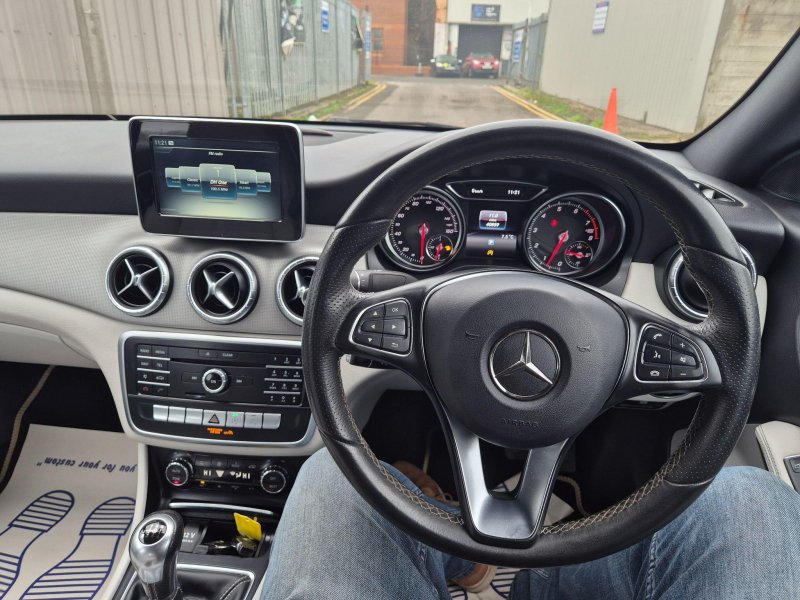 MERCEDES-BENZ CLA