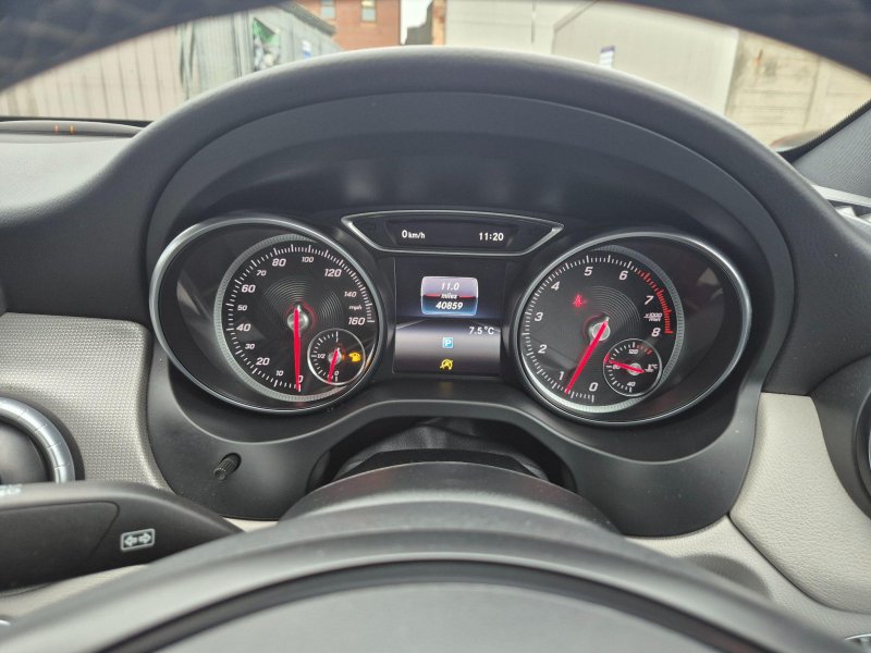 MERCEDES-BENZ CLA