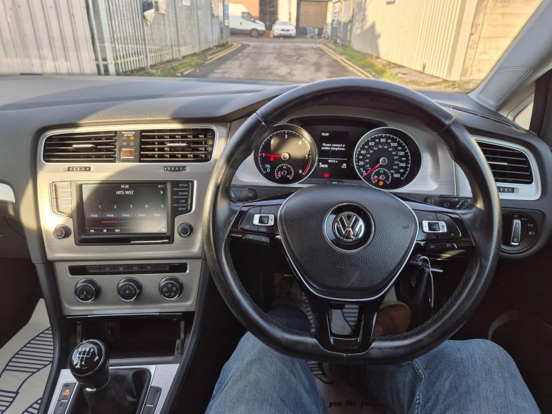 VOLKSWAGEN GOLF