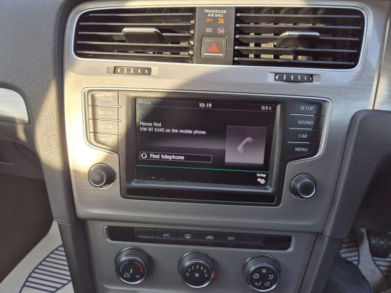 VOLKSWAGEN GOLF