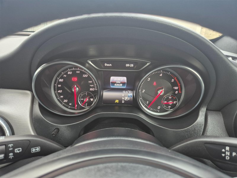 MERCEDES-BENZ CLA