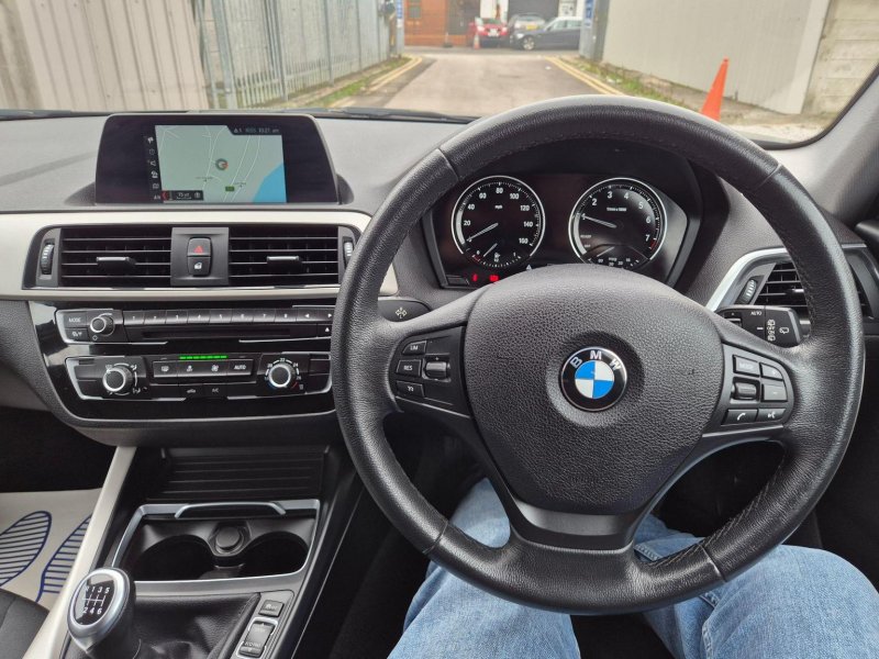 BMW 1 SERIES