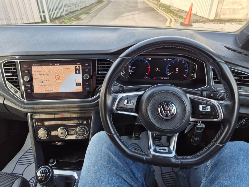 VOLKSWAGEN T-ROC