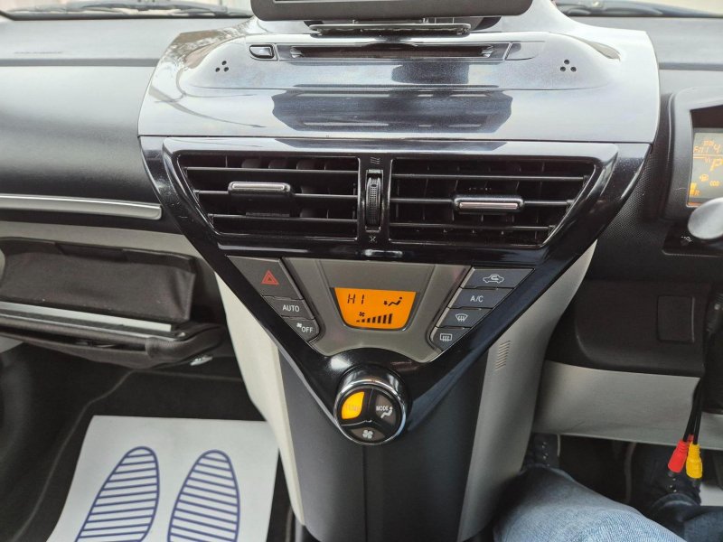 TOYOTA IQ
