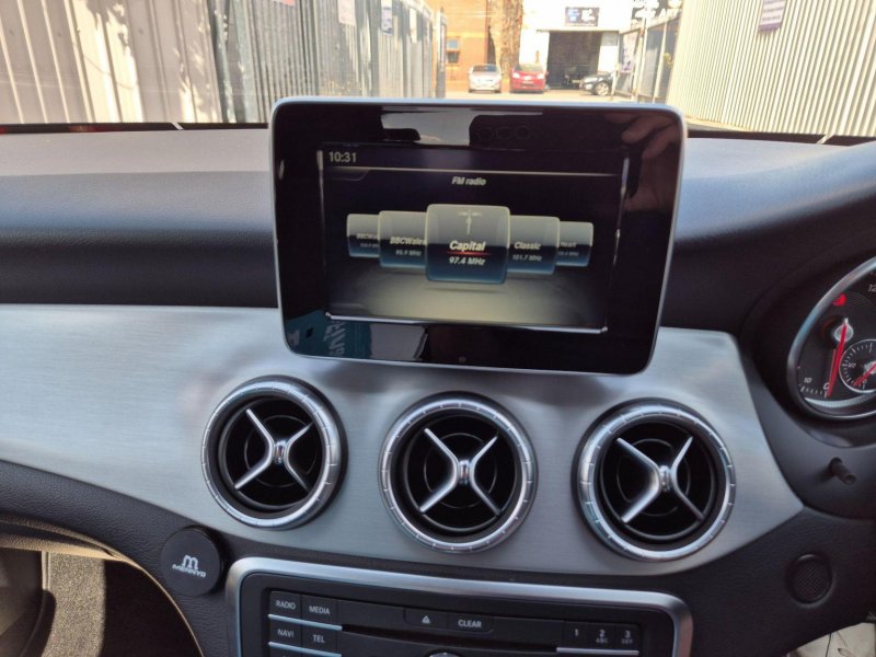 MERCEDES-BENZ CLA