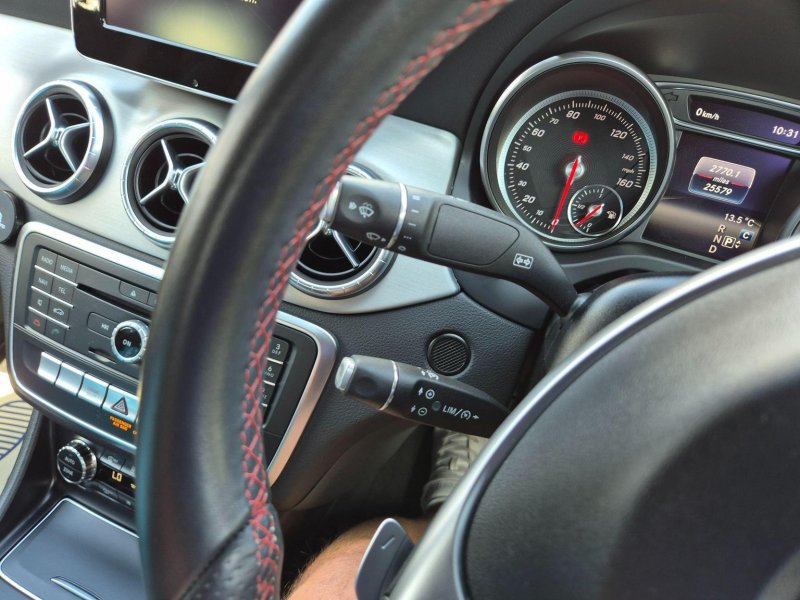 MERCEDES-BENZ CLA