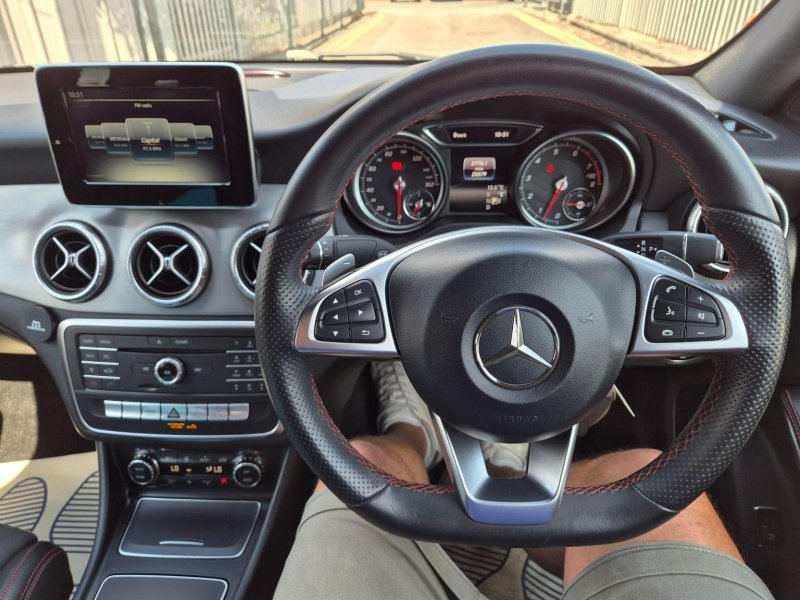 MERCEDES-BENZ CLA