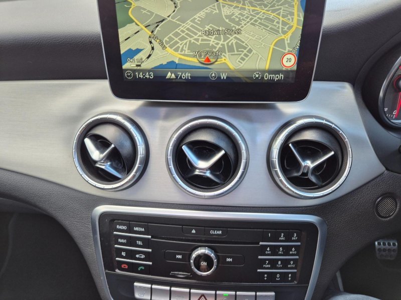 MERCEDES-BENZ CLA