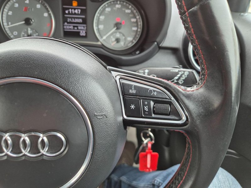 AUDI S1