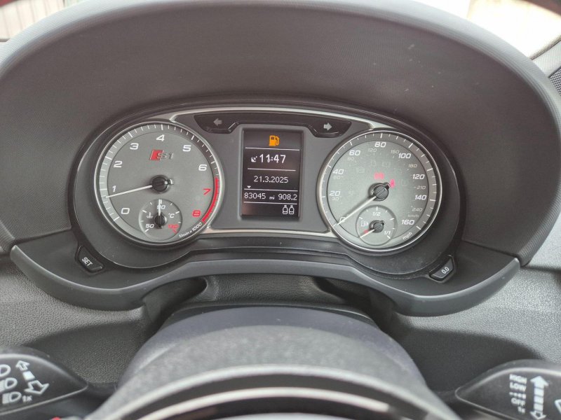 AUDI S1
