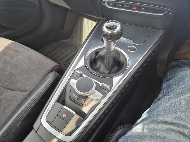 AUDI TT