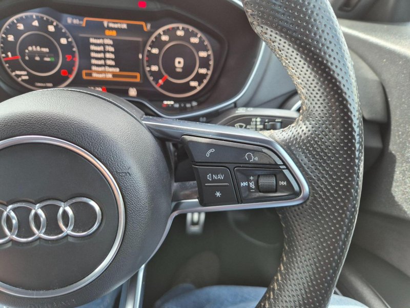 AUDI TT