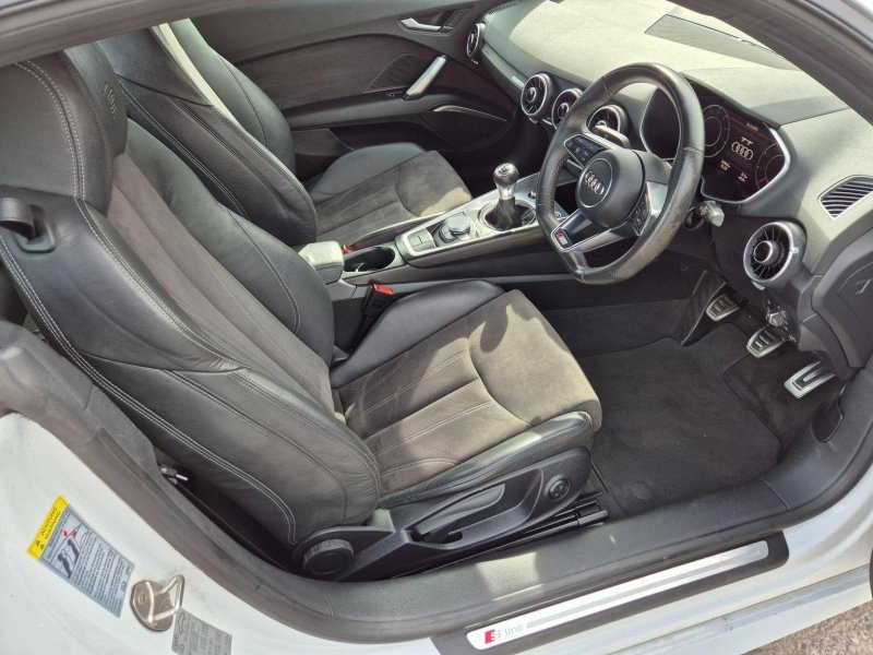 AUDI TT