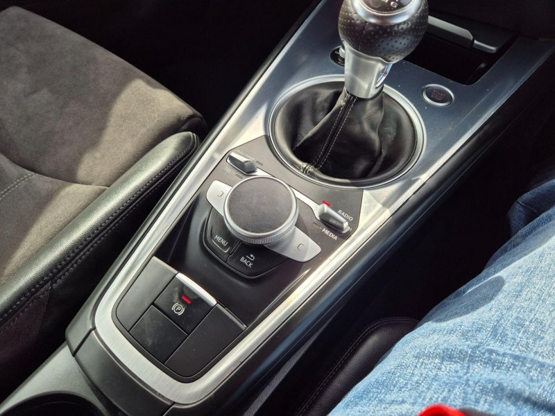 AUDI TT