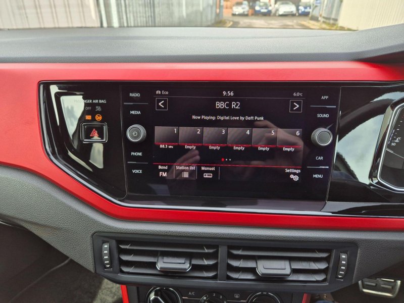 VOLKSWAGEN POLO
