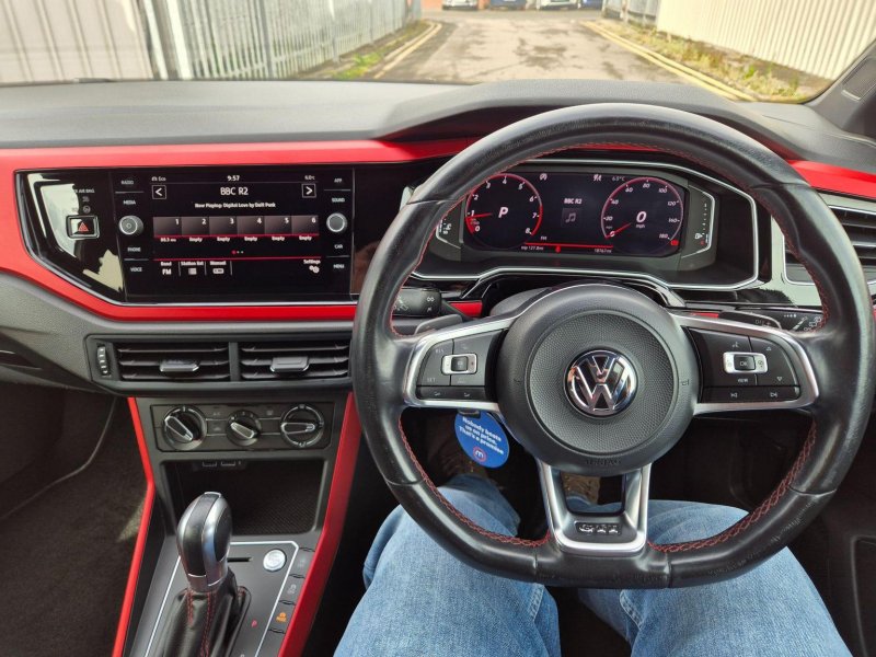 VOLKSWAGEN POLO