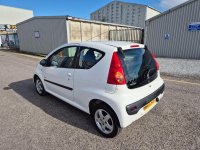 PEUGEOT 107